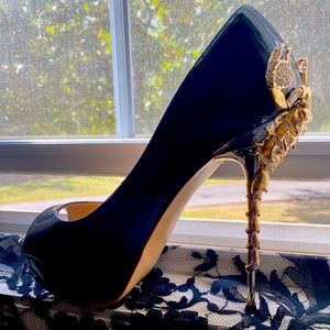 Sexy Black & Gold Scorpion High heels